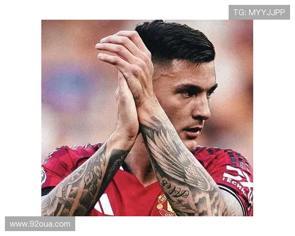 曼联官宣倒计时！德天空确认谢什科明日签约，8500 万欧锋霸剑指复兴